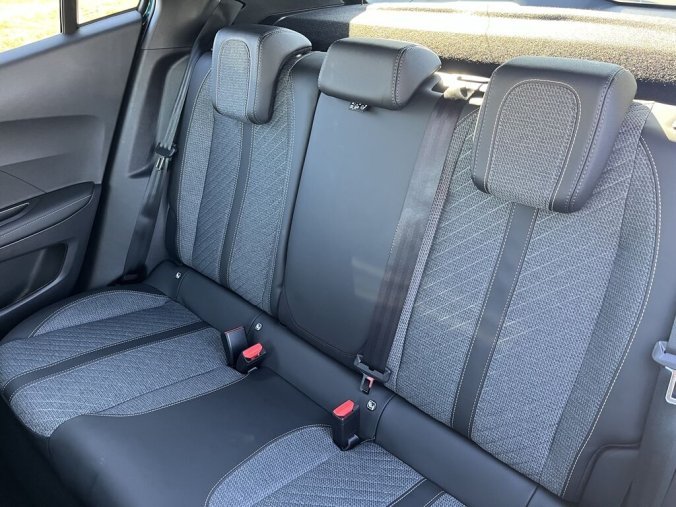 Peugeot 2008, Peugeot 2008 ALLURE PureTech 100 S&S MAN6, barva modrá
