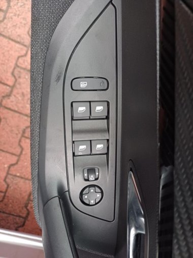 Peugeot 2008, Peugeot 2008 STYLE Hybrid 110 e-DCS6, barva šedá