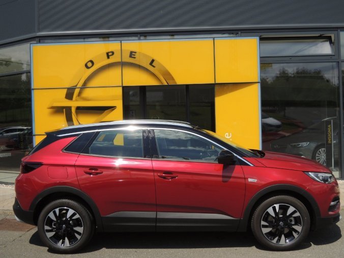 Opel Grandland X, Innovation 1.6T 133kW/180k AT8, barva červená