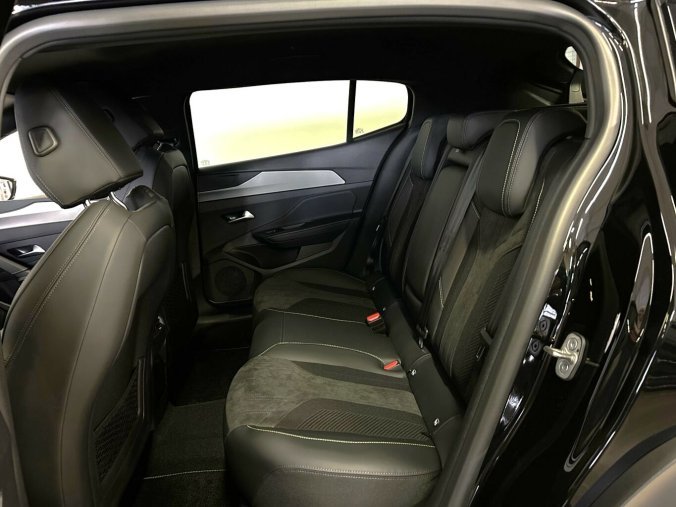 Peugeot 408, Peugeot 408 408 GT Hybrid 145 e-DCS6, barva černá