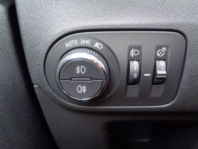 Opel Crossland X, 5-door Enjoy F 1.2XE (60kW/ 83, barva červená