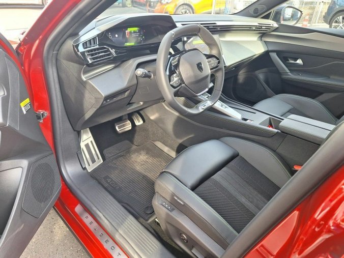 Peugeot 408, Peugeot 408 GT Hybrid 145 e-DCS6, barva červená