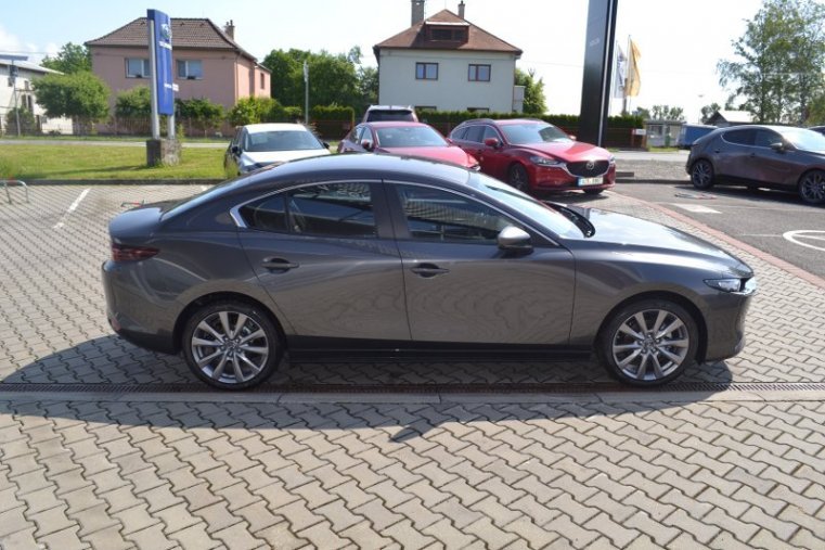 Mazda 3, Skyactiv G122, barva šedá