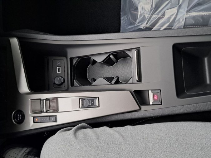 Peugeot 308, Peugeot 308 SW ALLURE Hybrid 145 e-DCS6, barva bílá