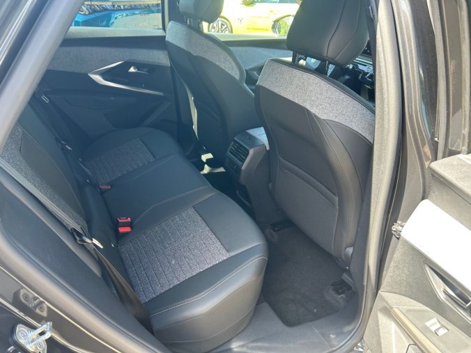 Peugeot 3008, Peugeot 3008 ALLURE Hybrid 145k e-DCS6, barva šedá