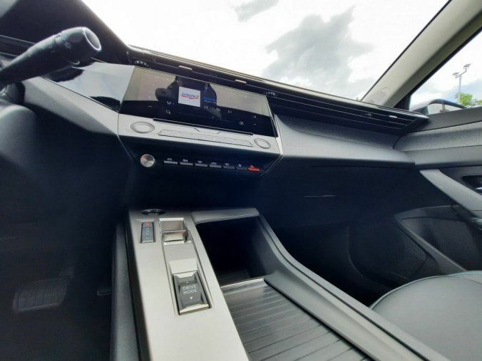 Peugeot 308, Peugeot 308 SW ALLURE 1,5 BHDi 130k EAT8, barva červená
