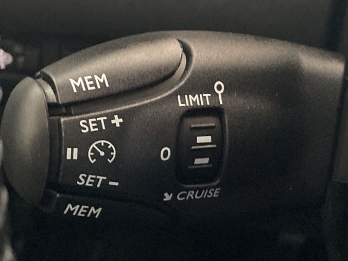 Peugeot 208, Peugeot 208 ALLURE PureTech 100 S&S MAN6, barva žlutá