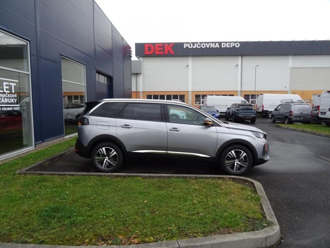 Peugeot 5008, Peugeot 5008 ALLURE BlueHDi 130k EAT8, barva stříbrná