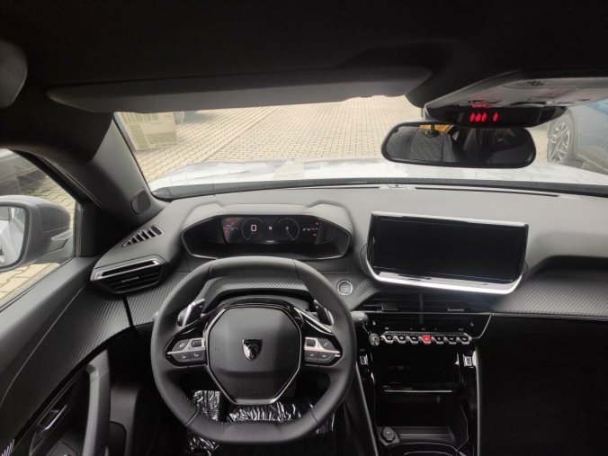 Peugeot 2008, Peugeot 2008 ALLURE 1.2 130k AUT8, barva stříbrná