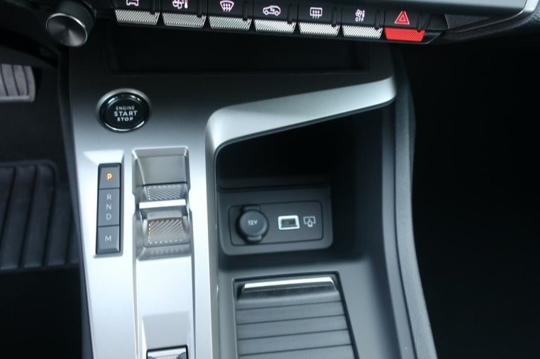 Peugeot 408, Peugeot 408 Allure Hybrid 136e - DCS6, barva bílá
