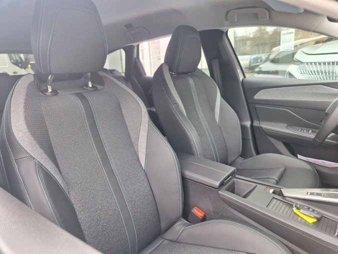 Peugeot 308, Peugeot 308 SW ALLURE 1.5 BHDi 130k EAT8, barva červená