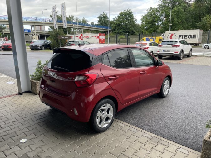 Hyundai i10, 1,0i 5 st. manuální, barva červená