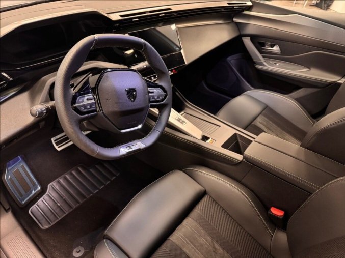 Peugeot 408, Peugeot 408 1,2 GT Hybrid 145 e-DCS6, barva bílá