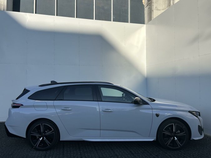 Peugeot 308, Peugeot 308 SW GT Hybrid 145 e-DCS6, barva bílá