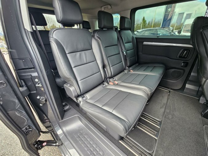 Peugeot Traveller, Peugeot Traveller Allure St. 2.0 BHDi 180k EAT8, barva šedá