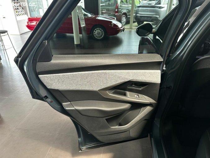Peugeot 3008, Peugeot 3008 ALLURE Hybrid 145 e-DCS6, barva modrá