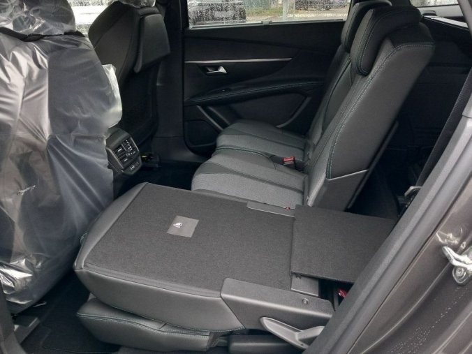 Peugeot 5008, Peugeot 5008 Allure Pack Hybrid 136 e-DCS6, barva šedá