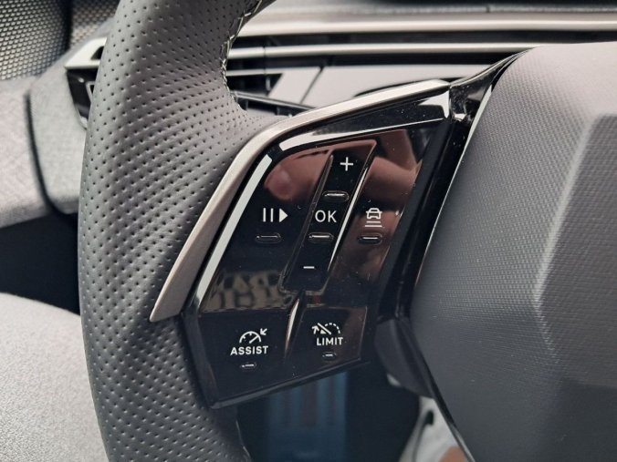 Peugeot 3008, Peugeot 3008 3008 GT Hybrid 145 e-DCS6, barva modrá