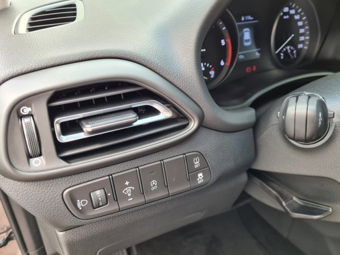 Hyundai i30, 1,5 T-GDI 117 kW iMT MHEV, barva bronzová