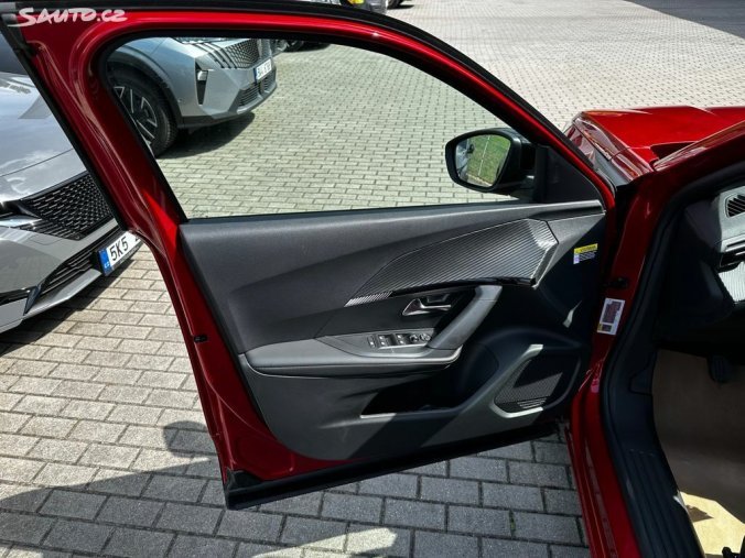 Peugeot 2008, Peugeot 2008 ALLURE PureTech 100 S&S MAN6, barva červená