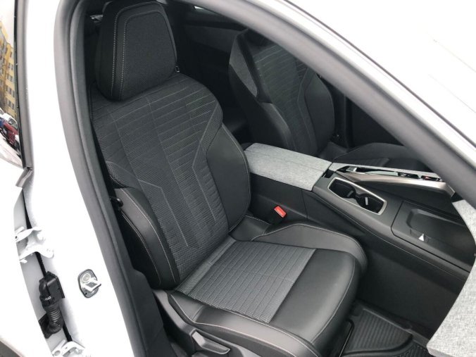 Peugeot 3008, Peugeot 3008 ALLURE Hybrid 145 e-DCS6, barva bílá