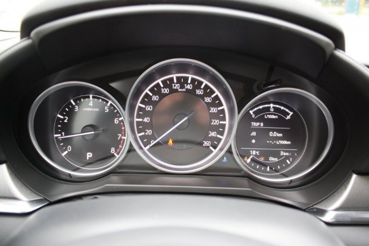 Mazda 6, SKYACTIV-G, barva šedá