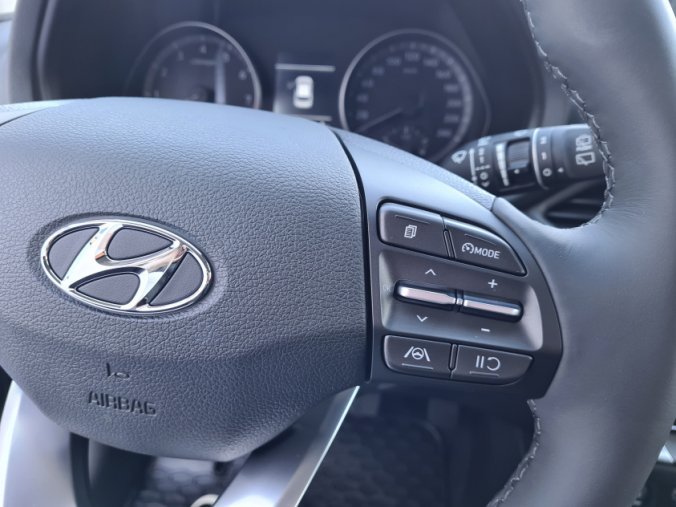 Hyundai i30, 1,5i 81 kW MT, barva modrá