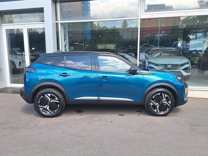 Peugeot 2008, Peugeot 2008 GT Hybrid 145 e-DCS6, barva modrá