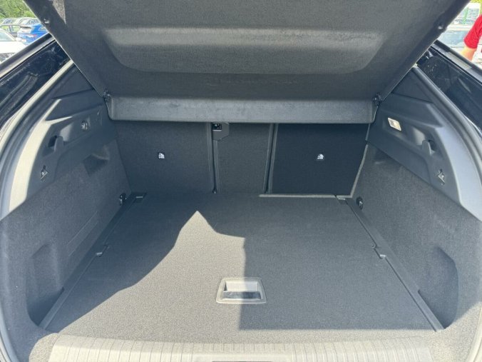 Peugeot 3008, Peugeot 3008 E-GT, barva bílá