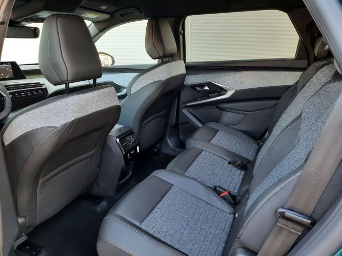 Peugeot 5008, Peugeot 5008 5008 ALLURE Hybrid 145 e-DCS6, barva šedá