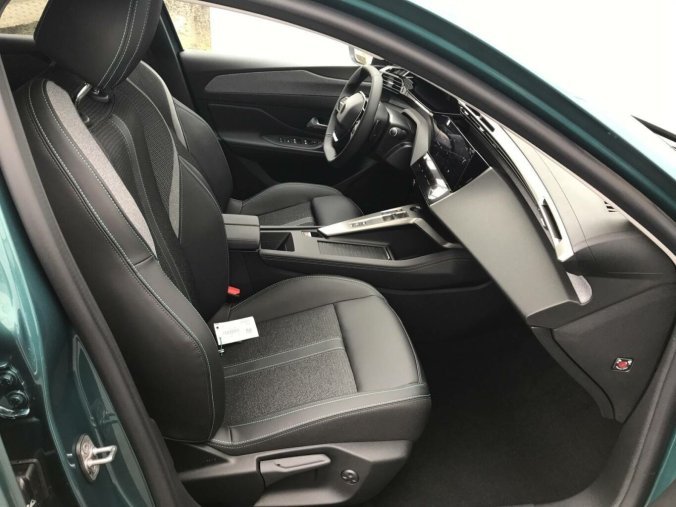 Peugeot 308, Peugeot 308 ALLURE Hybrid e-DCS6 1,2, barva modrá