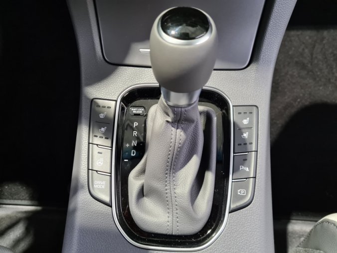 Hyundai i30, 1,5 T-GDI 117 kW DCT MHEV, barva bílá