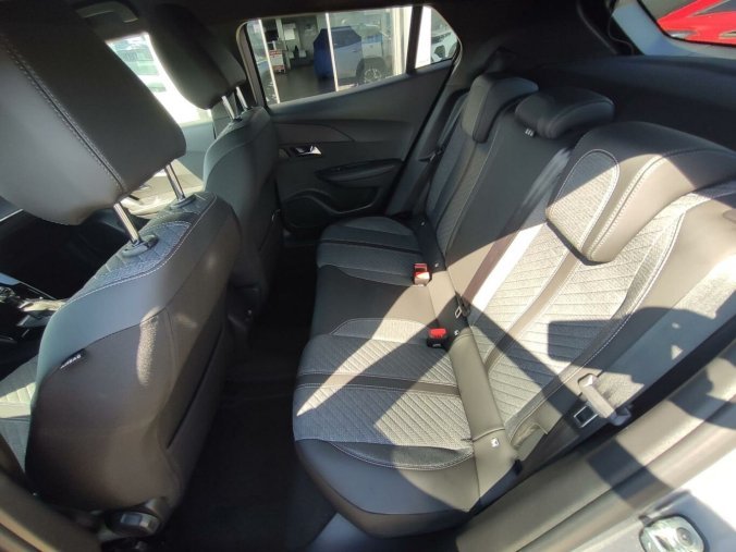 Peugeot 2008, Peugeot 2008 ALLURE 1.2 100k MAN6, barva stříbrná