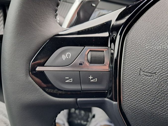 Peugeot 2008, Peugeot 2008 2008 ALLURE PureTech 130 S&amp, barva černá