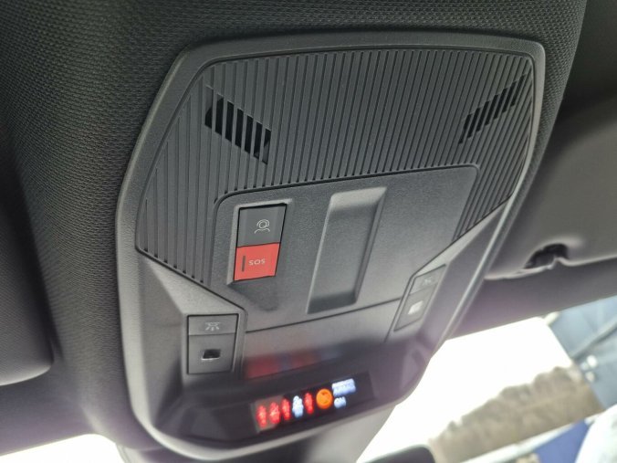 Peugeot 408, Peugeot 408 GT Hybrid 145 e-DCS6, barva červená