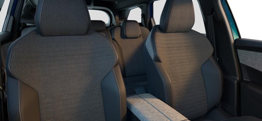 Peugeot 5008, Peugeot 5008 ALLURE Hybrid 145 e-DCS6, barva modrá