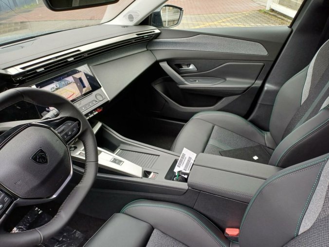 Peugeot 408, Peugeot 408 ALLURE Hybrid 136 e-DCS6, barva šedá