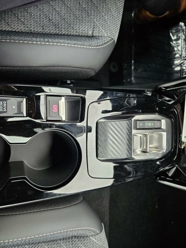 Peugeot 2008, Peugeot 2008 ALLURE Elektro 156k 54 kWh, barva šedá