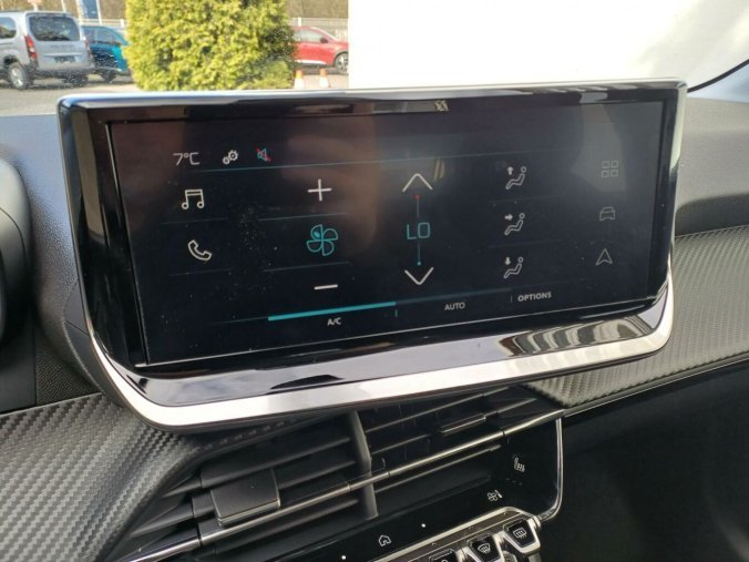 Peugeot 208, Peugeot 208 Style Elektro 100kW/136k, barva bílá
