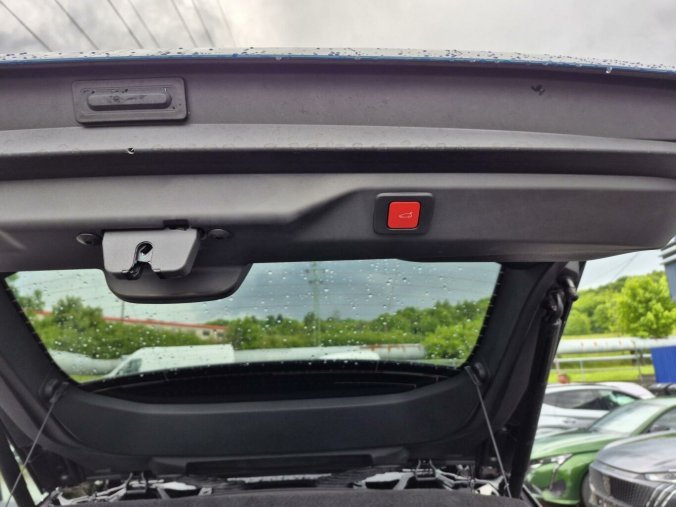 Peugeot 3008, Peugeot 3008 GT Hybrid 145 e-DCS6, barva modrá
