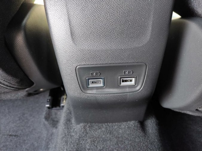 Peugeot 2008, Peugeot 2008 ALLURE 1.2 130k AUT8, barva stříbrná
