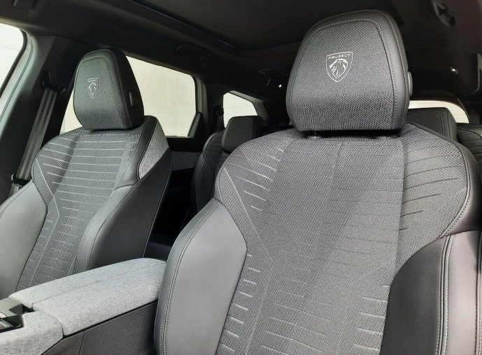 Peugeot 5008, Peugeot 5008 5008 GT Hybrid 145 e-DCS6, barva bílá