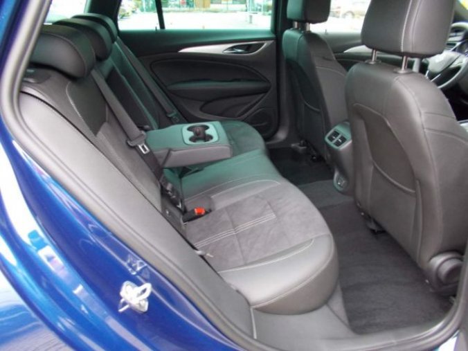 Opel Insignia, Ultimate Sports Tourer F 2.0 D, barva modrá