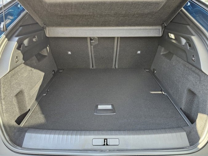 Peugeot 3008, Peugeot 3008 ALLURE Hybrid 145 e-DCS6, barva modrá