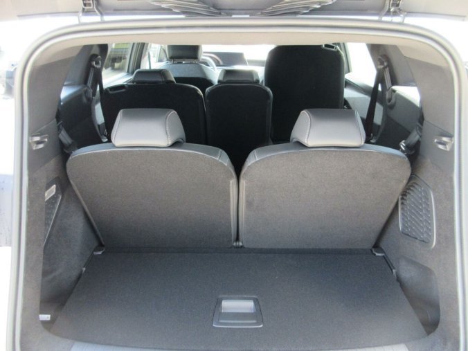 Peugeot 5008, Peugeot 5008 ALLURE Hybrid 145 e-DCS6, barva bílá