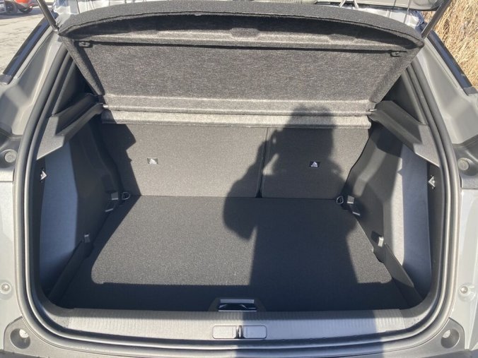 Peugeot 2008, Peugeot 2008 GT Elektromotor 115 kW / 156 k (Baterie 54 kWh), barva šedá