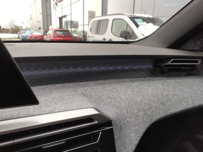 Peugeot 3008, Peugeot 3008 GT 1.2 HY 145k AUT 6, barva modrá