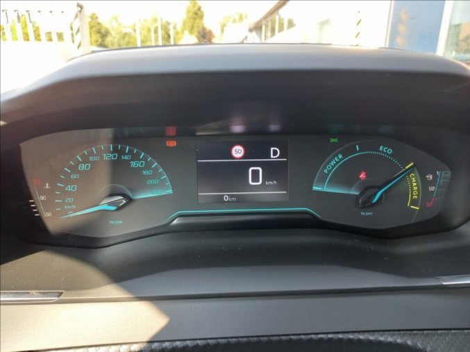 Peugeot 2008, Peugeot 2008 1,2 STYLE Hybrid 145 e-DCS6, barva bílá