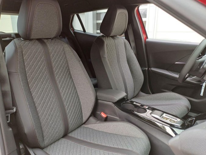 Peugeot 2008, Peugeot 2008 ALLURE PT 130k EAT8, barva modrá