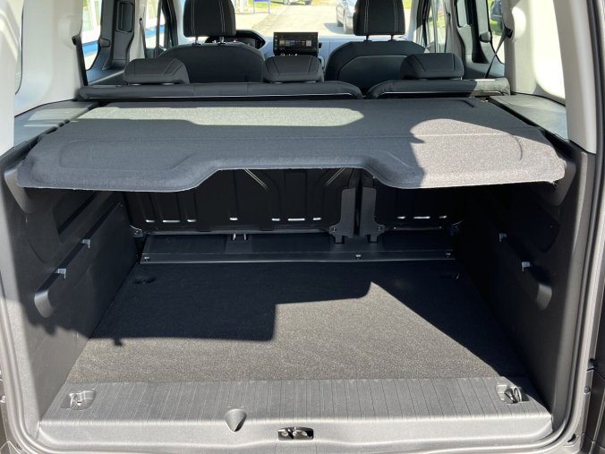 Peugeot Rifter, Peugeot Rifter ALLURE PureTech 110 S&S MAN6, barva zelená